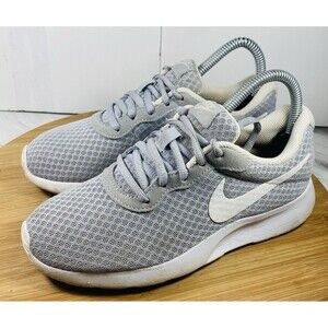 Nike Running Shoes Women's Size 6 Tanjun 812655-010 Gray White Sneakers